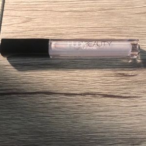 HUDA BEAUTY Makeup - 3/$30 HUDA BEAUTY Lip Strobe in Enchanting HUDA BEAUTY Makeup - 3/$30 HUDA BEAUTY Lip Strobe in Enchanting